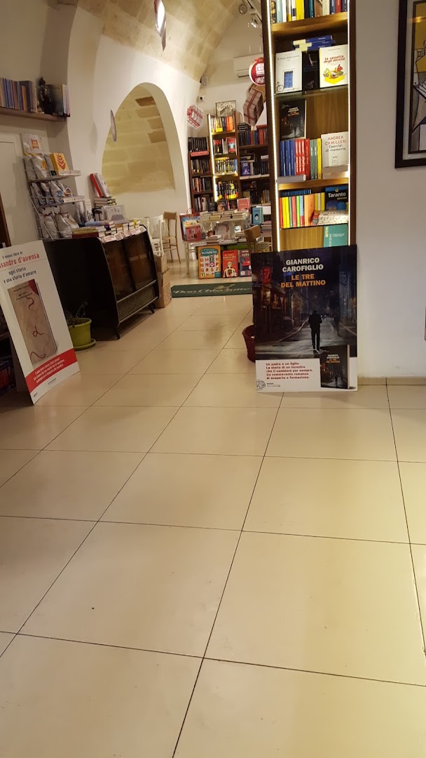 Mondadori Bookstore
