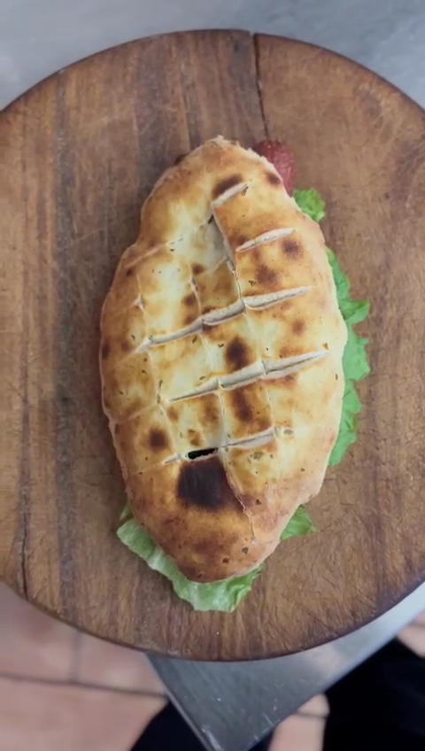 Mondo 2 Turkish kebap pizza
