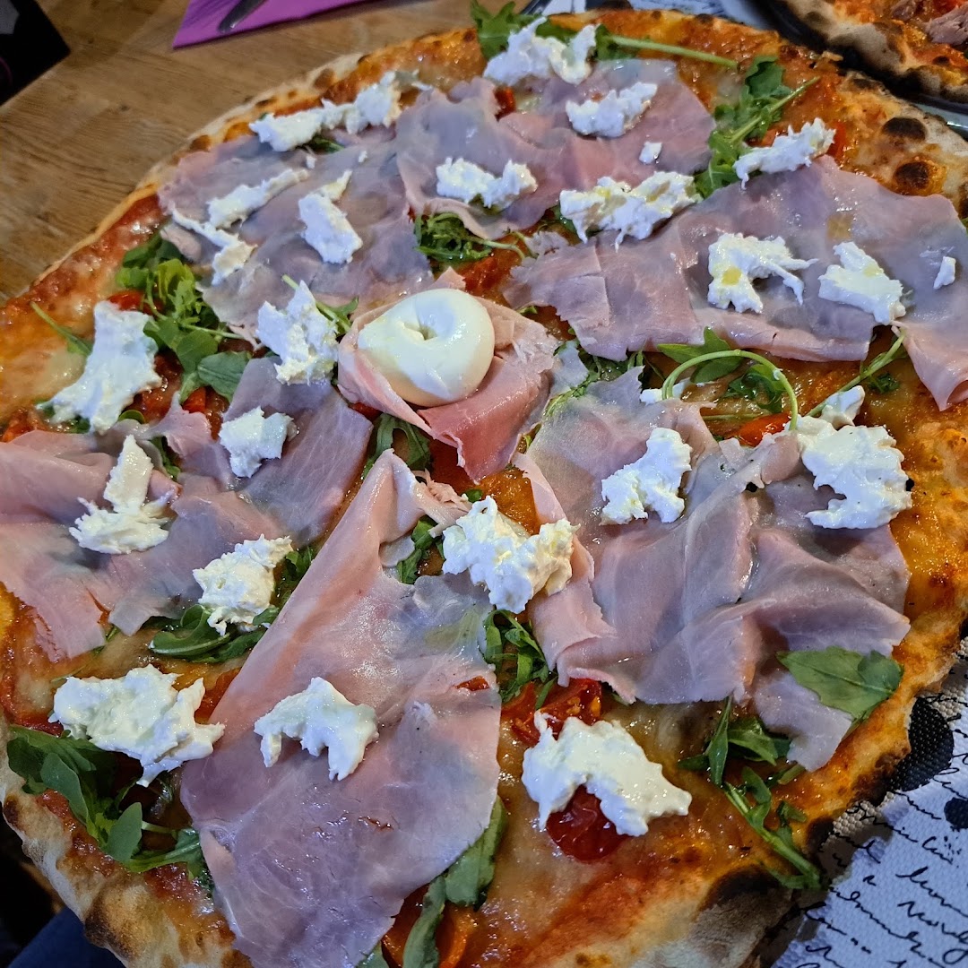 Monkey Bar pizzeria 🍕