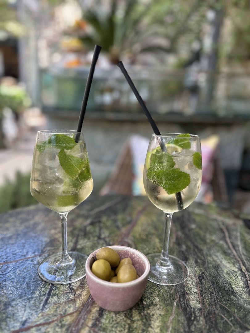 Monstera Bar @ Médousa Suites