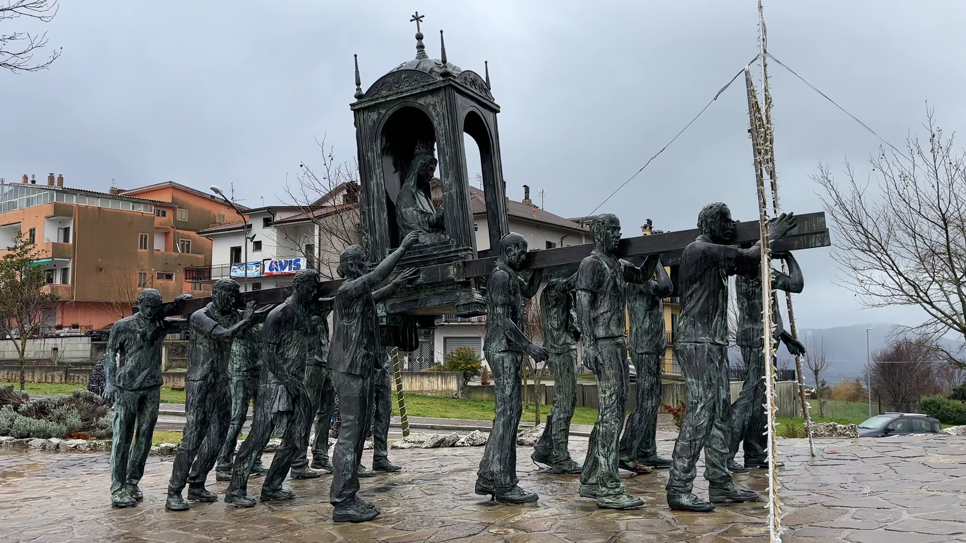 Monumento ai Portatori della Madonna, Viggiano