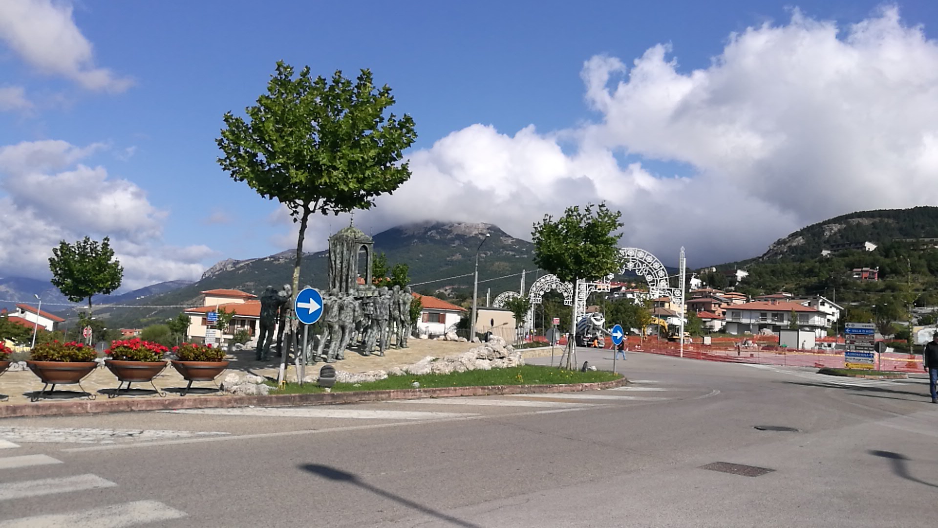 Monumento ai Portatori della Madonna
