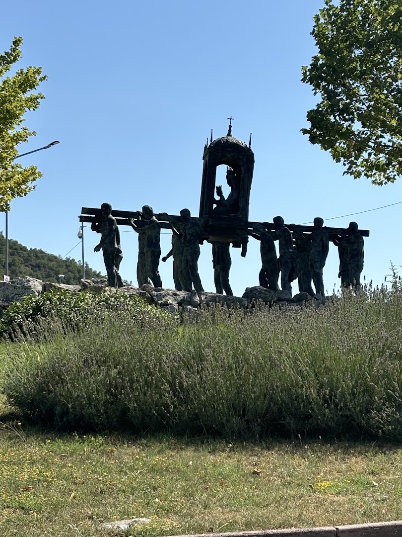 Monumento ai Portatori della Madonna
