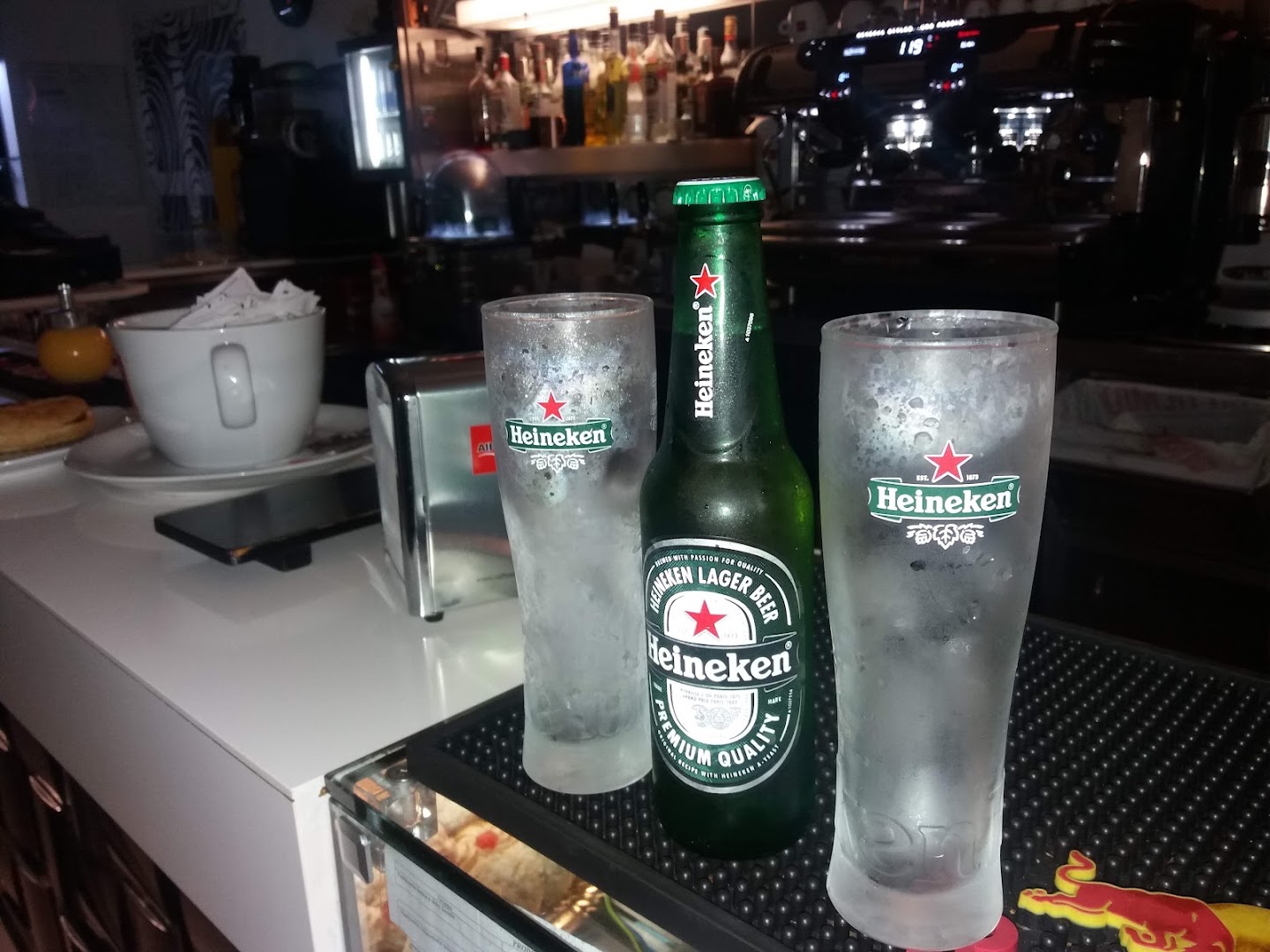 Moonlight Bar Lounge...caffetteria...tavola calda..pasticceria..gelateria