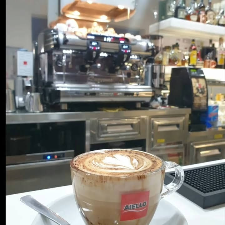 Moonlight Bar Lounge...caffetteria...tavola calda..pasticceria..gelateria