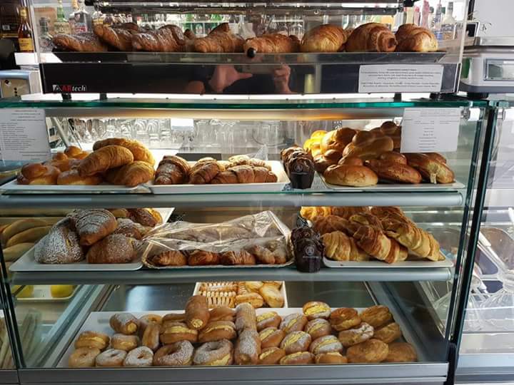 Moonlight Bar Lounge...caffetteria...tavola calda..pasticceria..gelateria