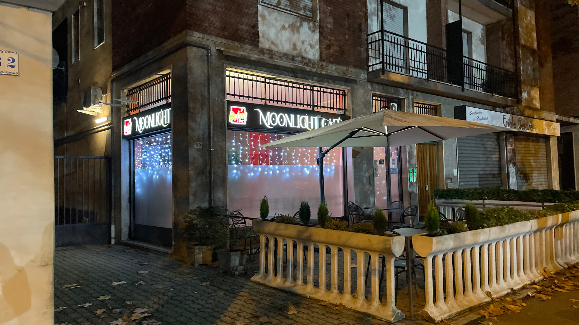 Moonlight cafe