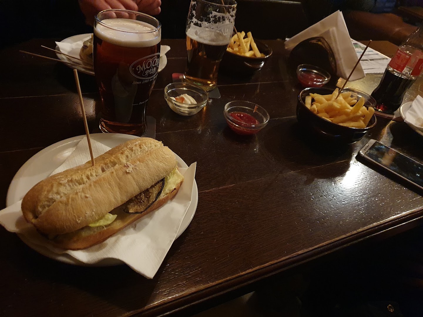 Moon'S Pub