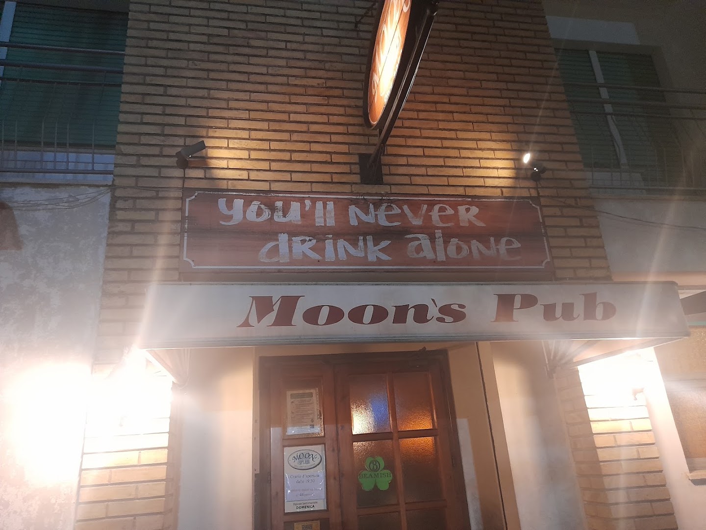 Moon'S Pub