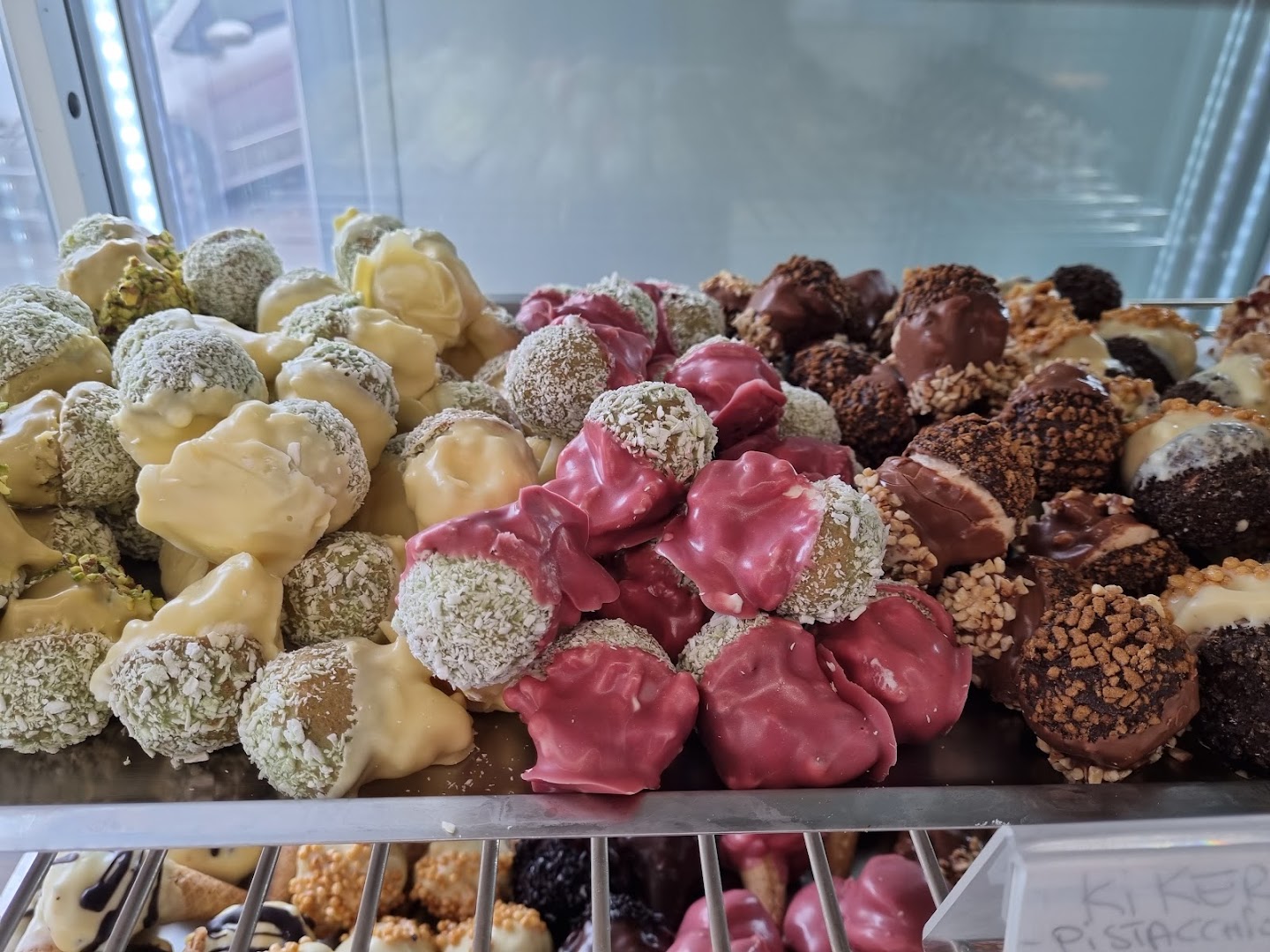 MOU GELATERIA-YOGURTERIA