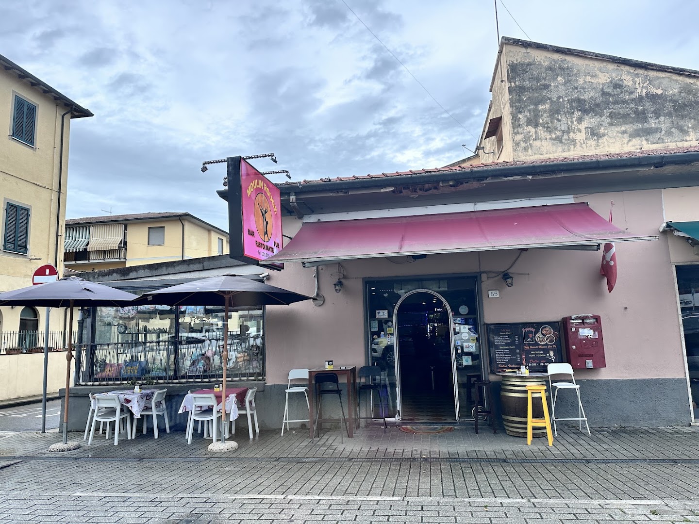 Moulin Rouge bar-pub-ristorante