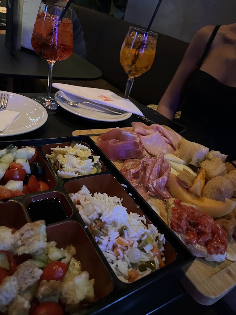 Moyo Firenze | Aperitivo - Cocktail Bar - Restaurant, Firenze