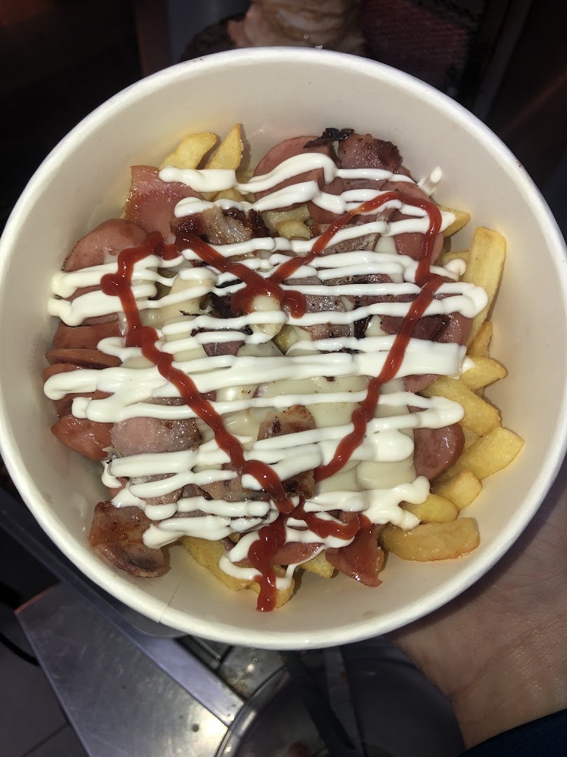 MR DONER kebab store (via Dalì)