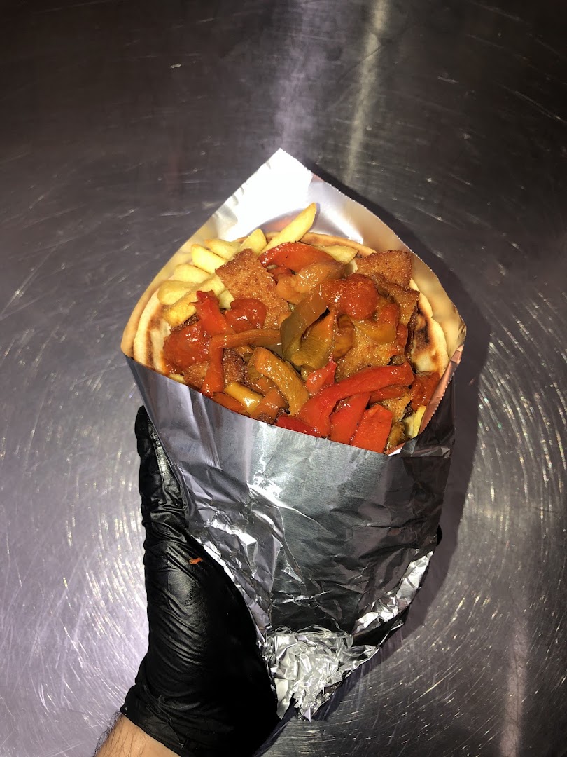 MR DONER kebab store (via Dalì)