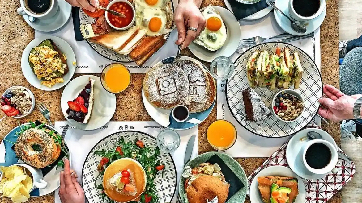 Mugs & co. Cozy cafe and Bakery