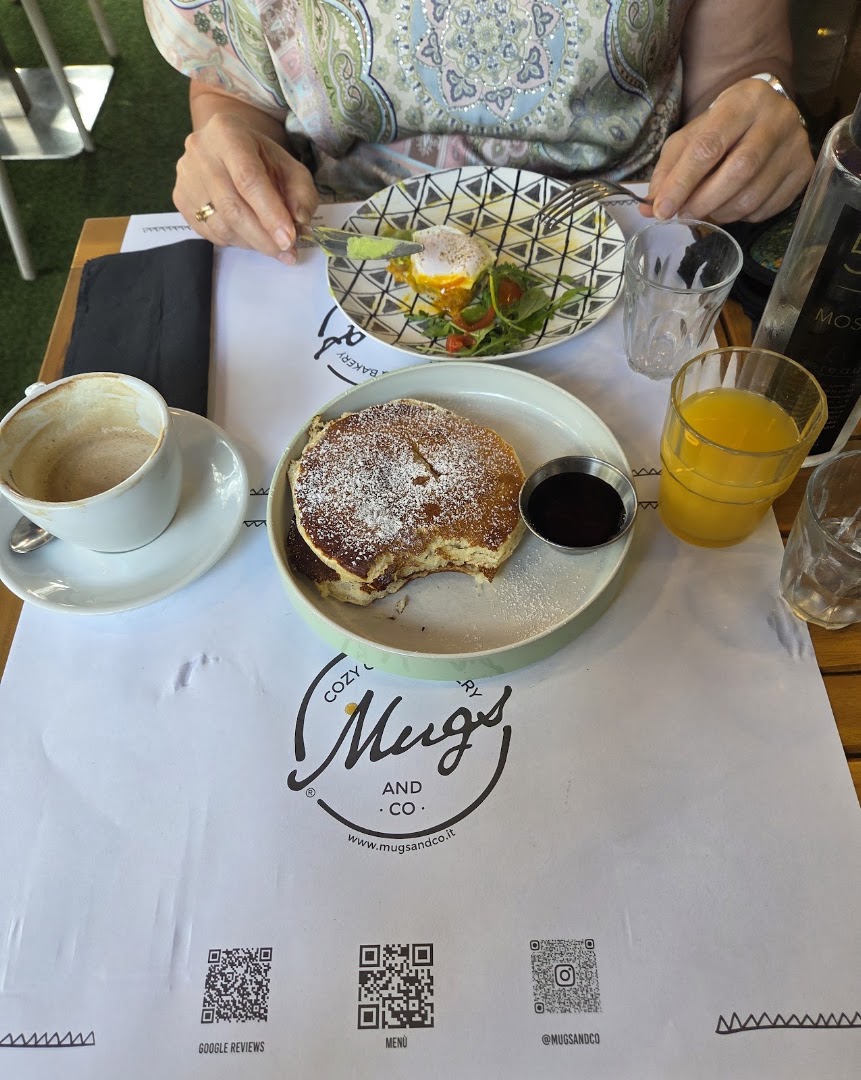 Mugs & co. Cozy cafe and Bakery