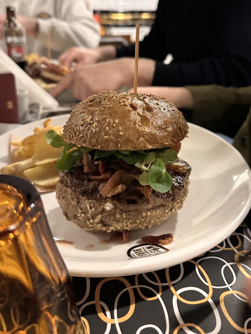 Mystic Burger, Como