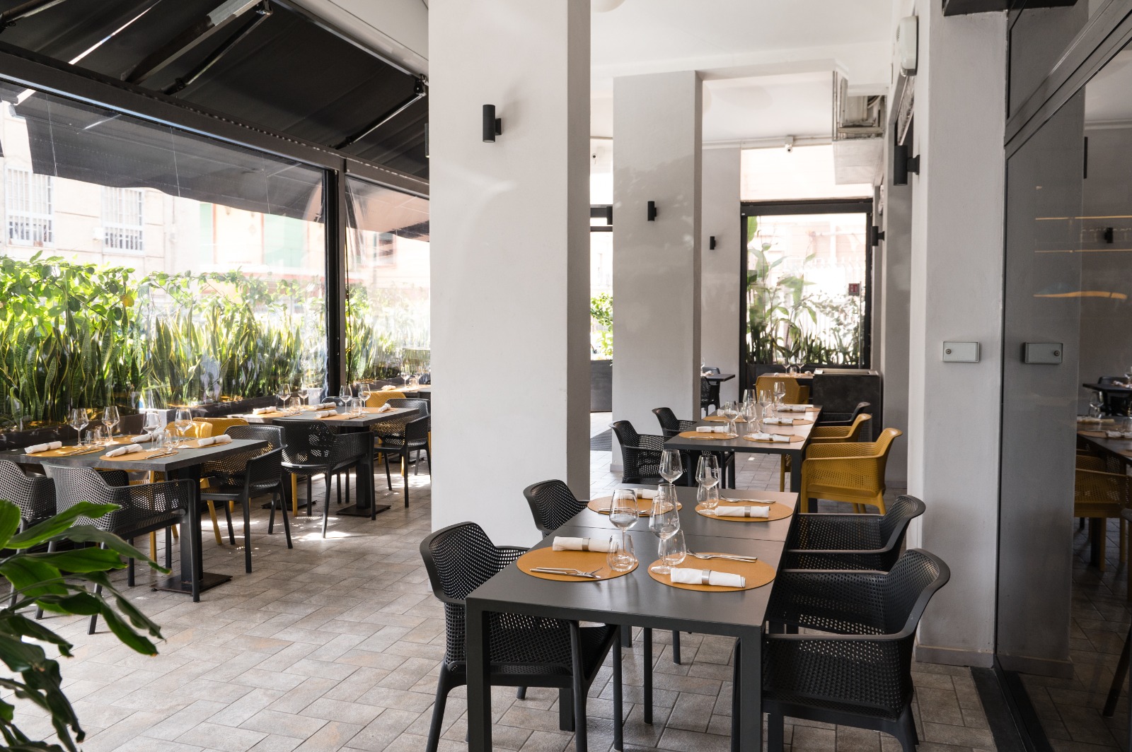 Namare Ristorante e Crudo Bar, Portici
