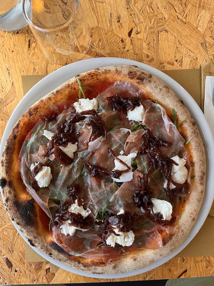 Naviglio Pizzeria Gelateria