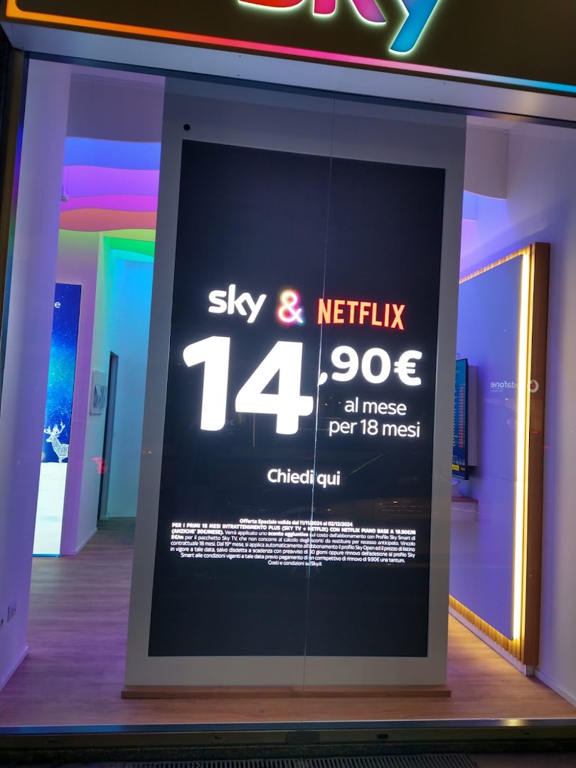 Negozio Flagship Sky | Via Torino, Milano