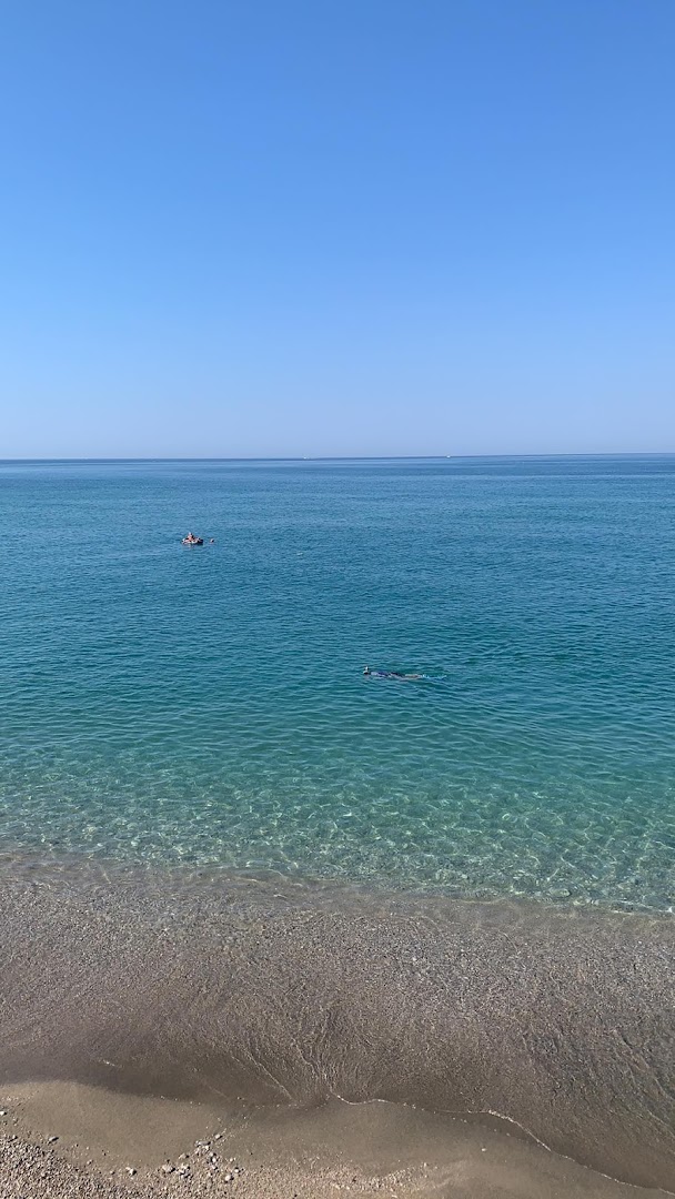 Nello Ocean Beach, Magazzeno