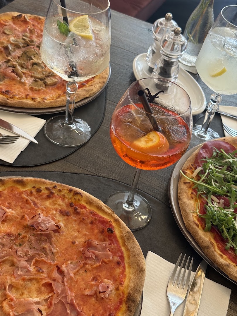Nepomuk - Rooms | Restaurant | Pizzeria