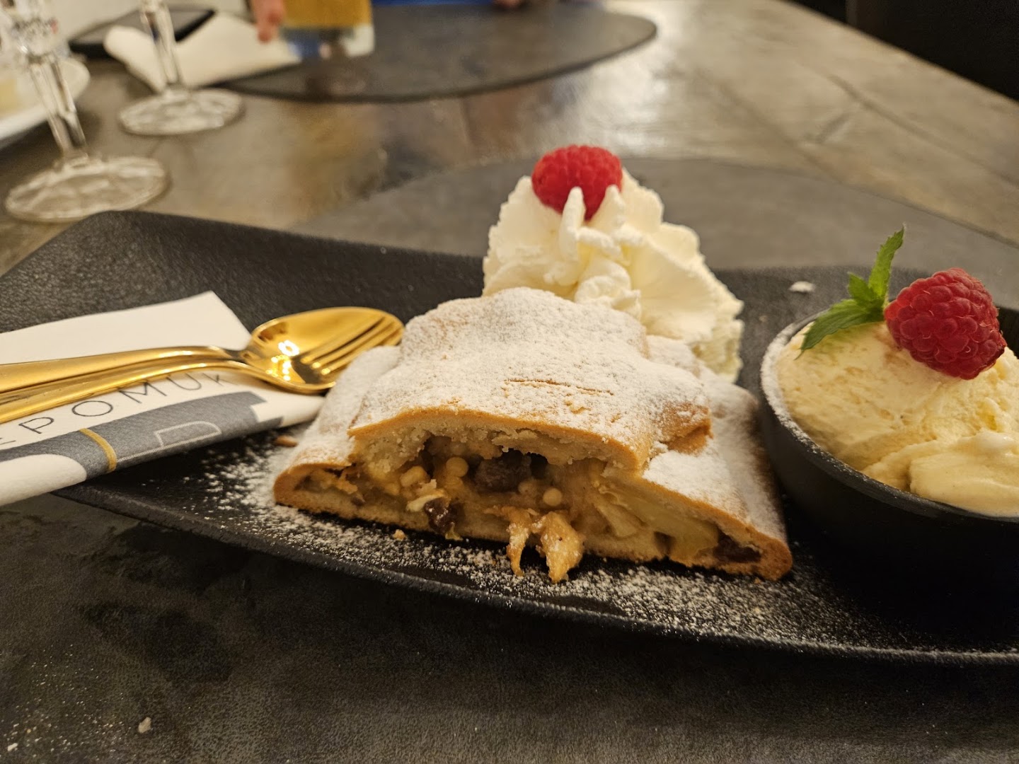 Nepomuk - Rooms | Restaurant | Pizzeria