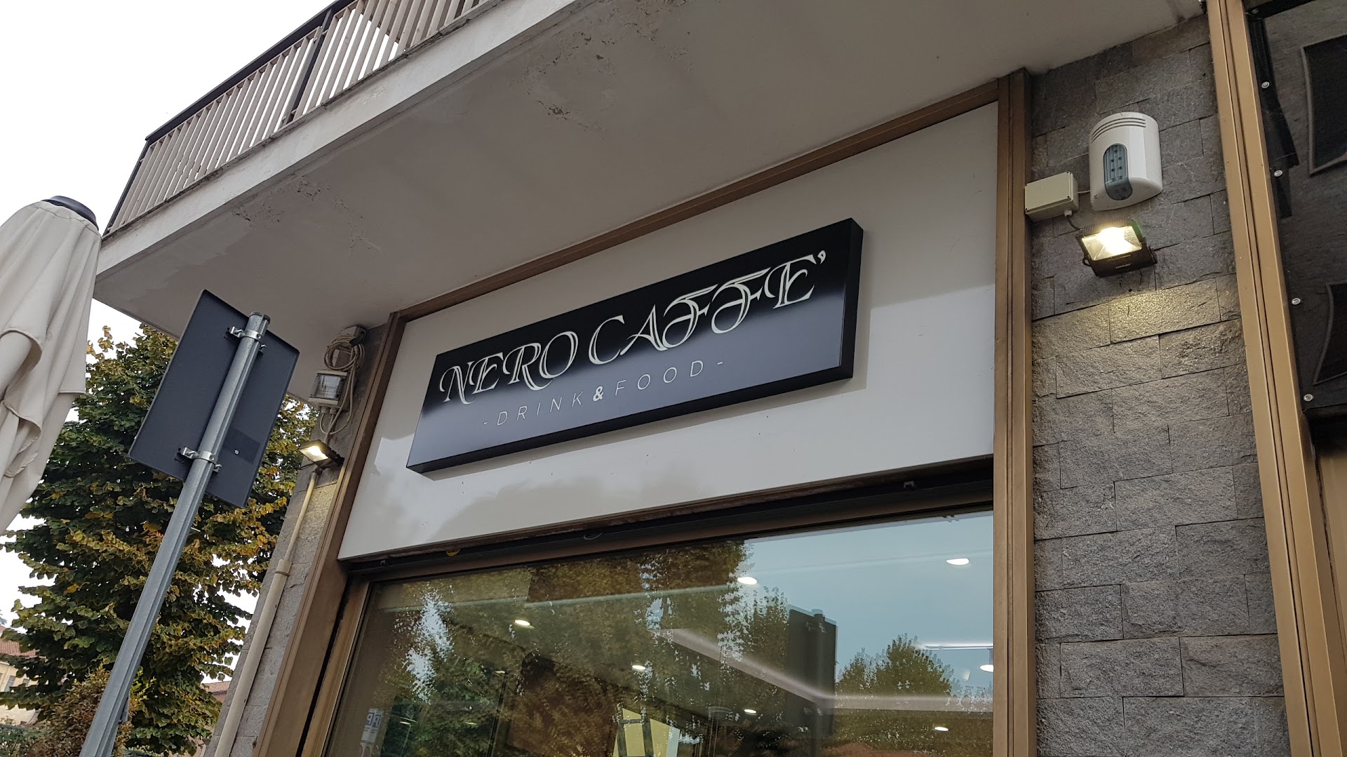 NERO CAFFÈ drink & food wine bar