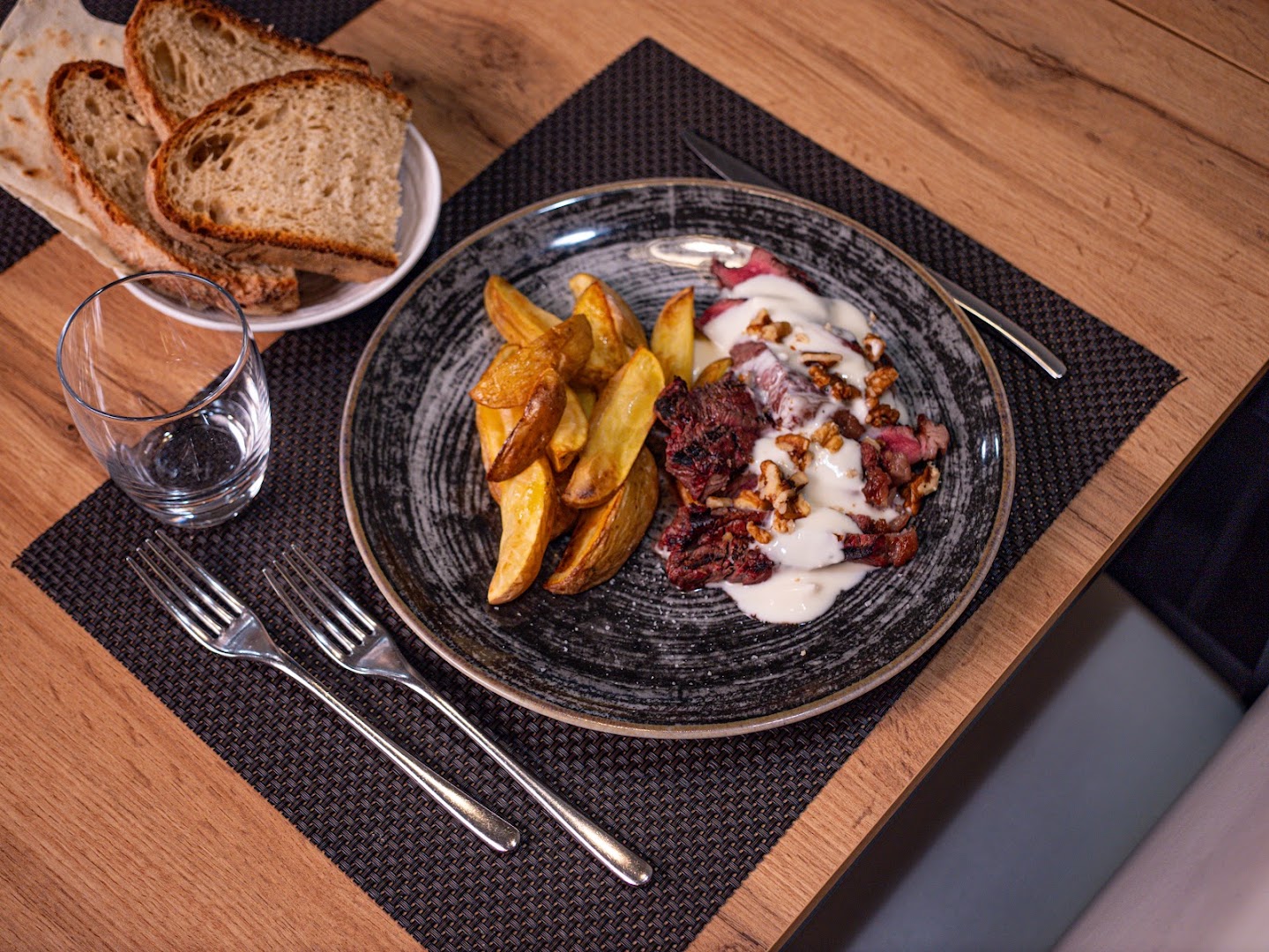 Nerocarbone al Bastione– Cocktail bar e Cucina Mediterranea