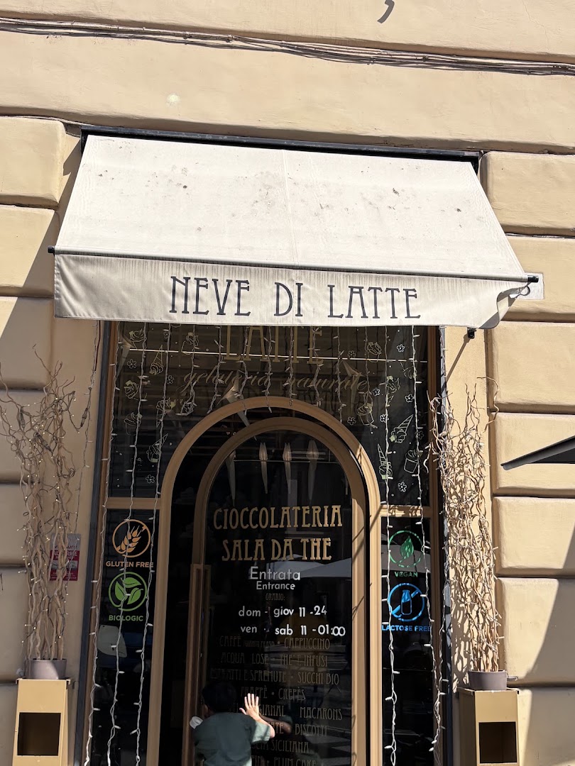 Neve di Latte, Roma