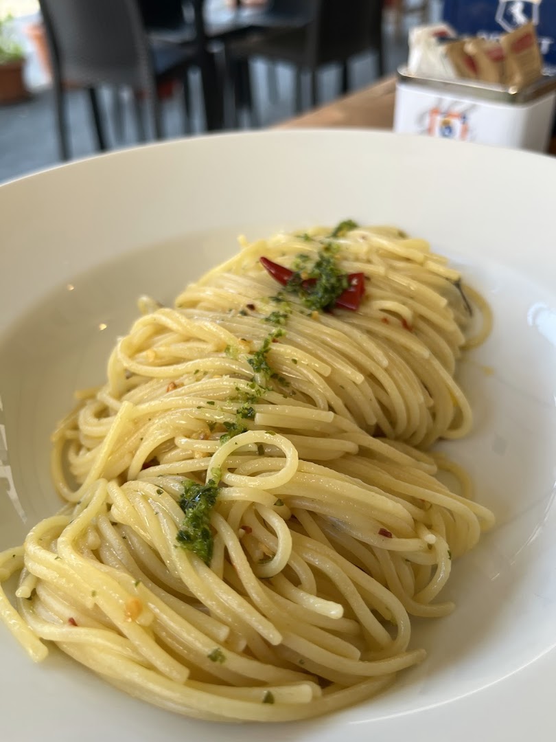 New Moon, Ristorante, Pizzeria, Bar