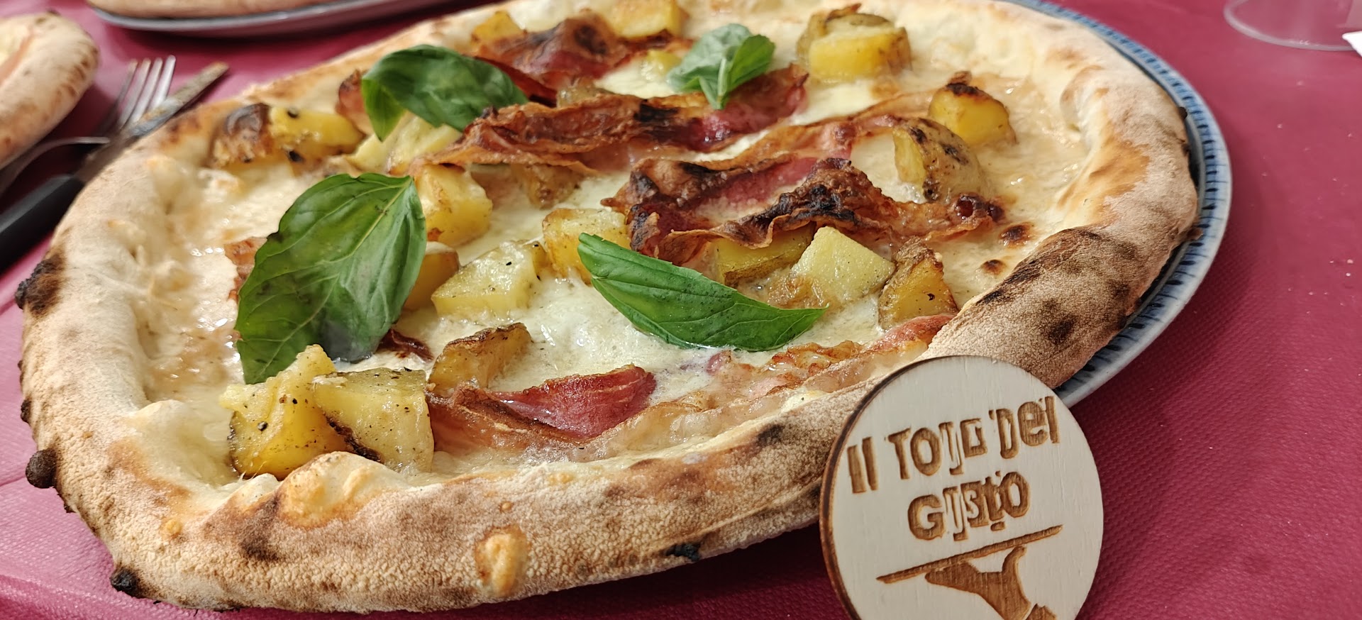 NEW The greasy pole - pizzeria