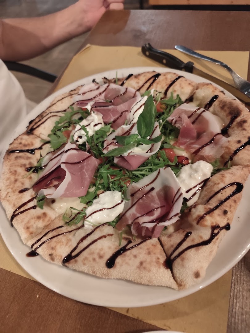 Niagara | Pizza, Spirits & Kitchen