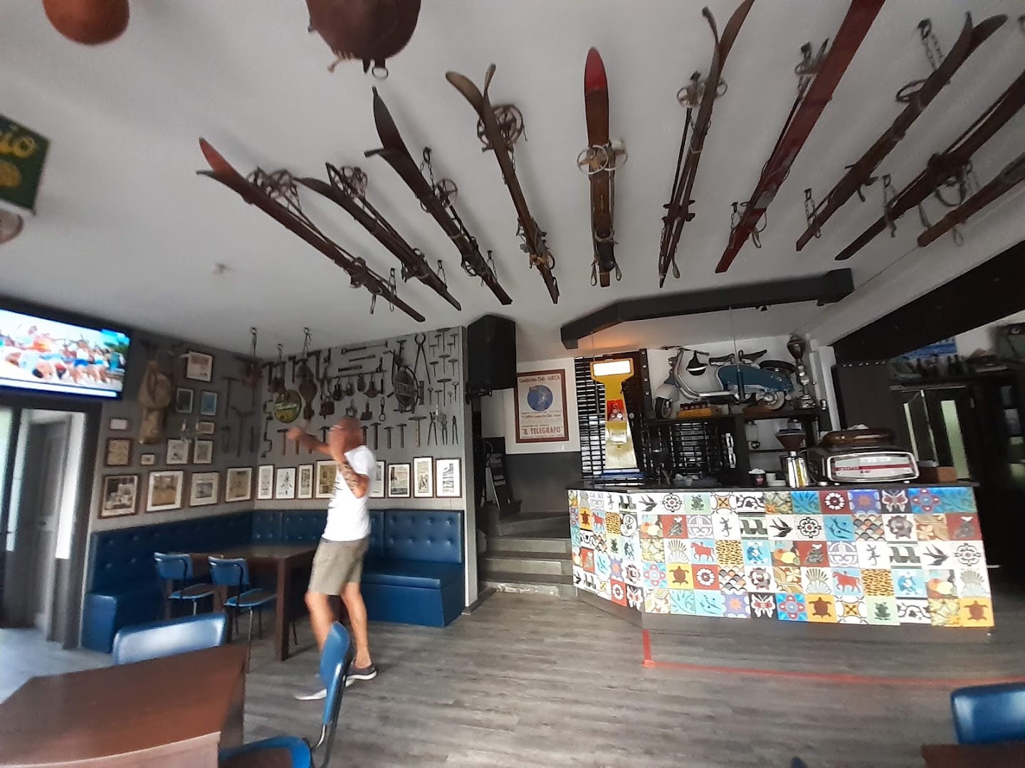Nicola‘s Public House