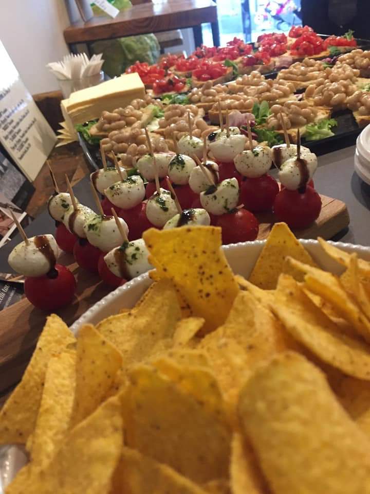 No Name Drinks and Food