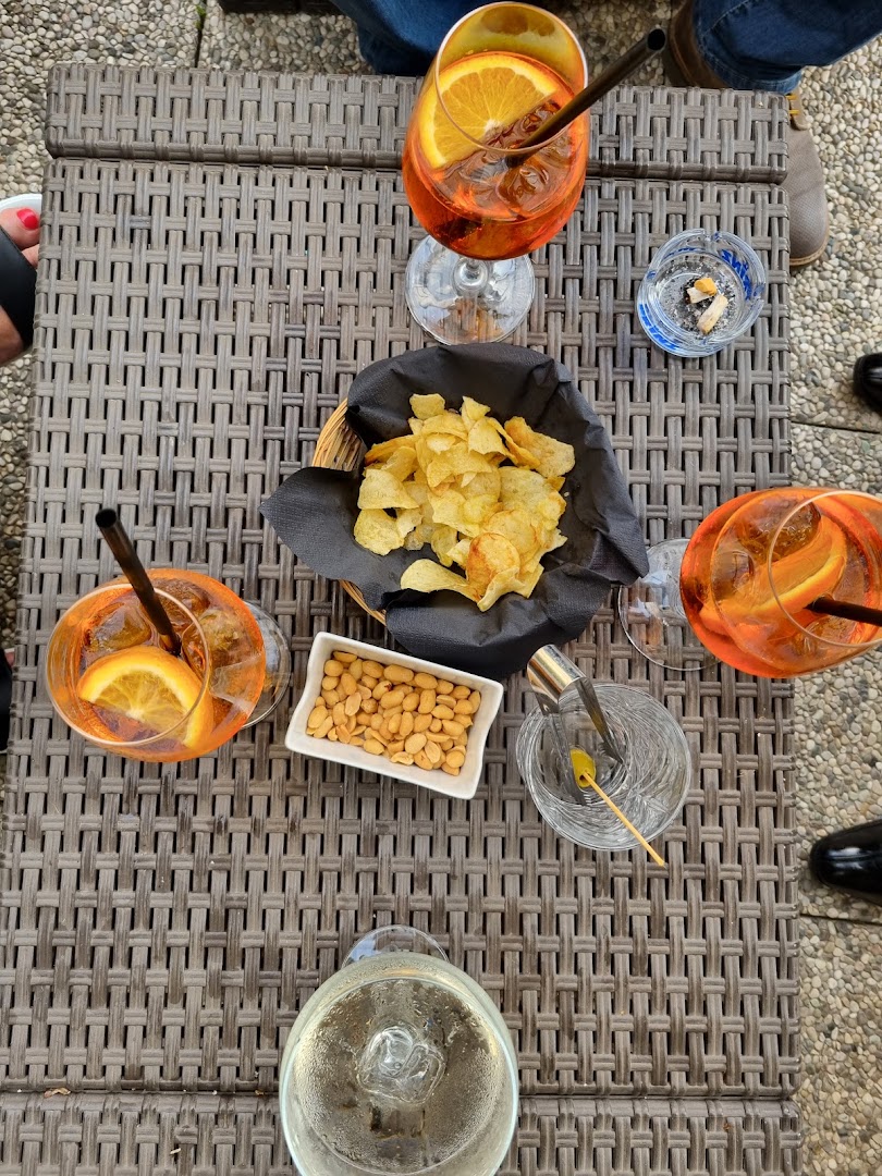 No Name Drinks and Food