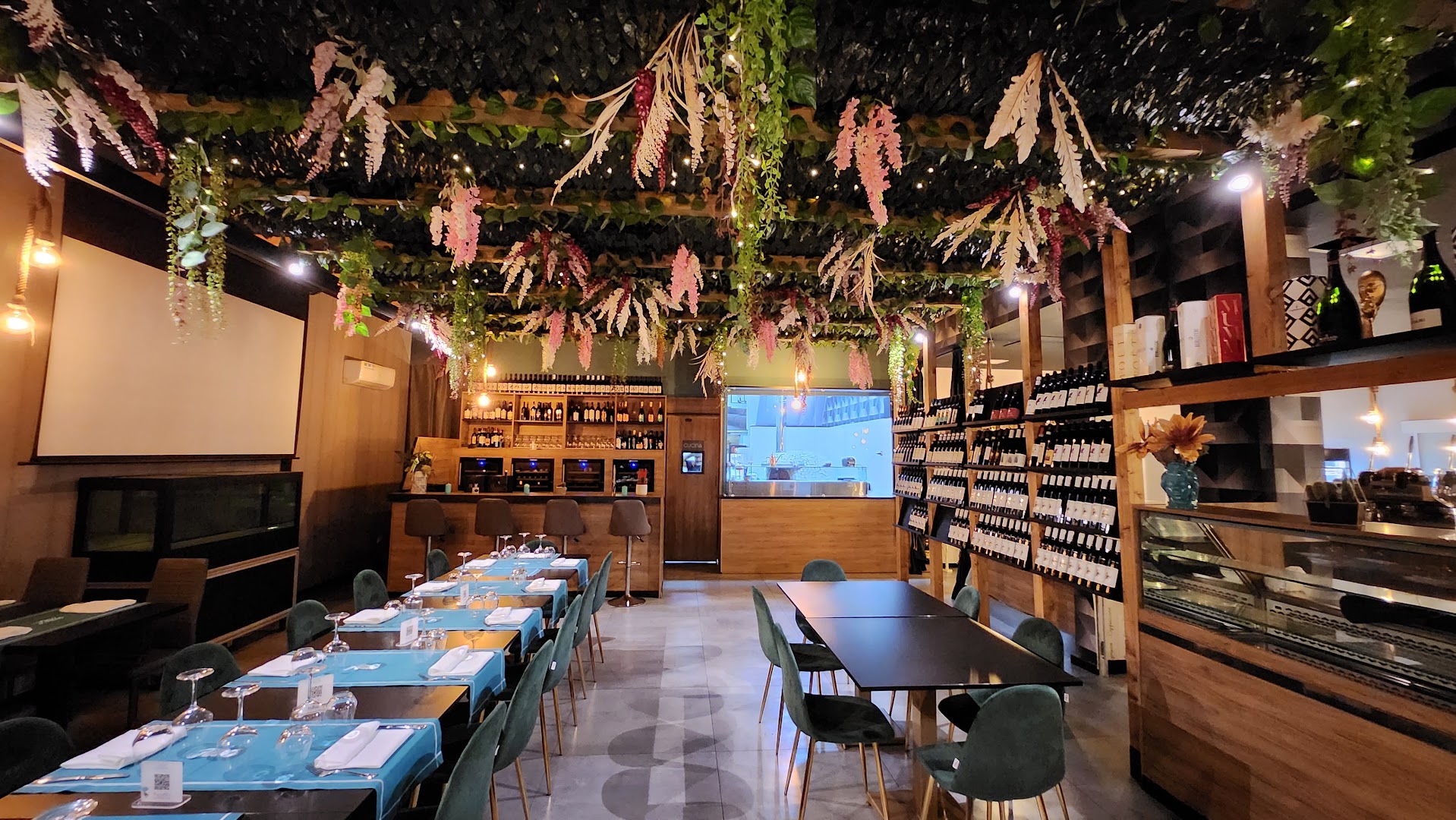 Noah Lounge Bar, Carditello