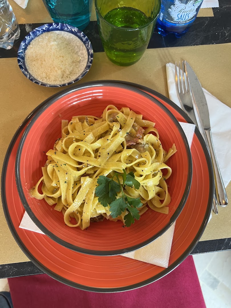 Noah lounge cafe