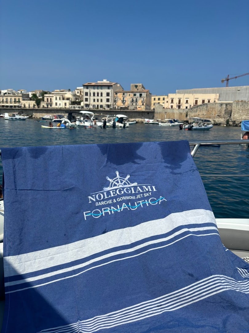 Noleggiami di Noe' Mario, Siracusa