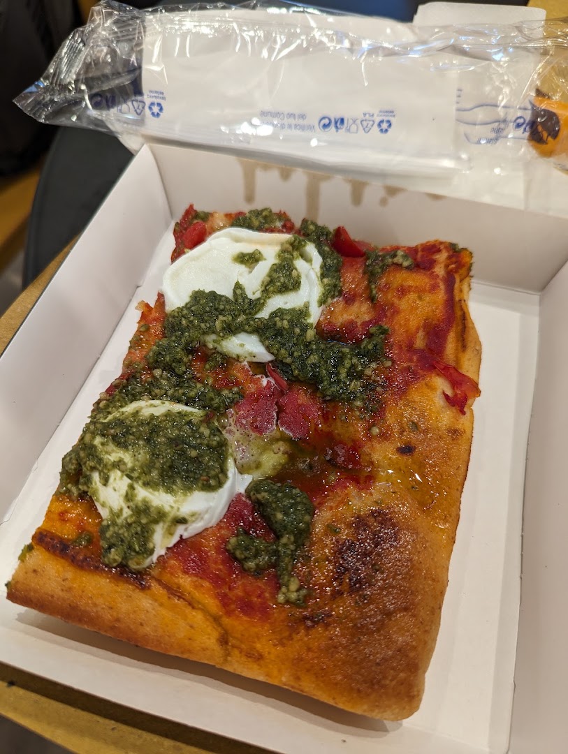 Nonna Titti Food Hall Stazione Centrale Napoli, Napoli