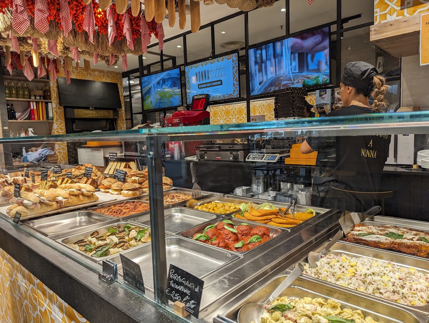 Nonna Titti Food Hall Stazione Centrale Napoli