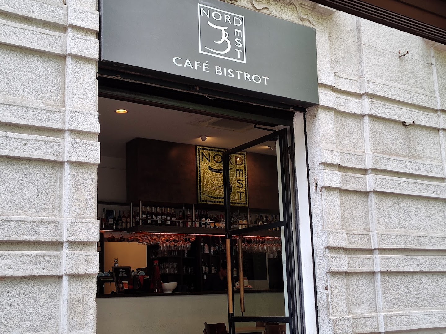 Nord Est Caffè Bistro - Aperitivo Isola Milano