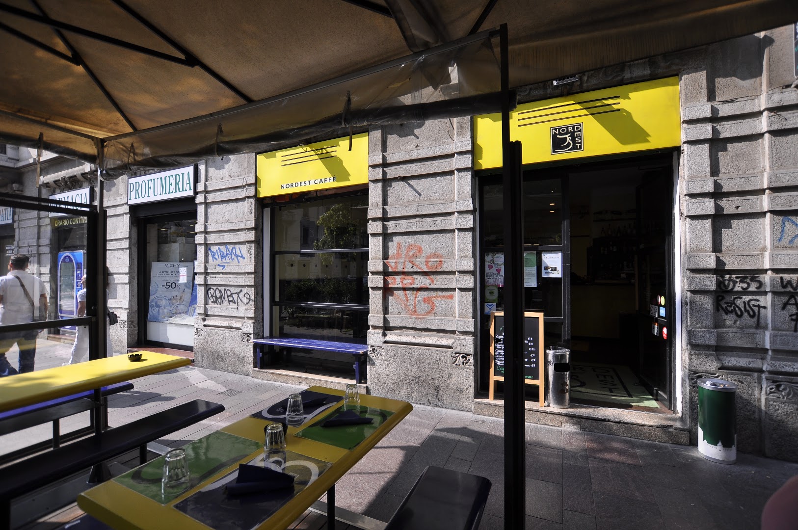 Nord Est Caffè Bistro - Aperitivo Isola Milano