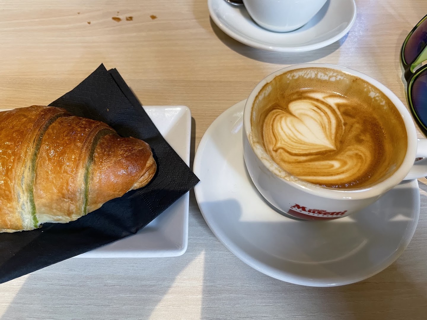 Nord Est Caffè Bistro - Aperitivo Isola Milano
