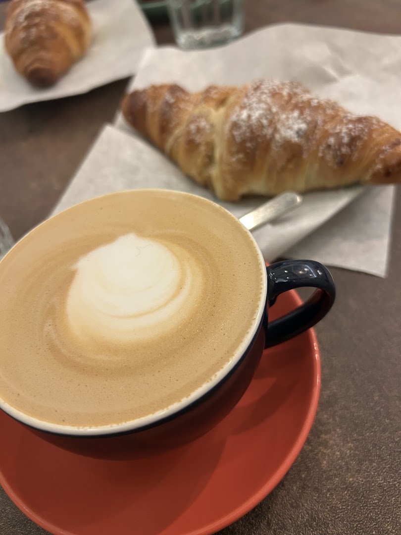 Novecento piccolo caffè con cucina
