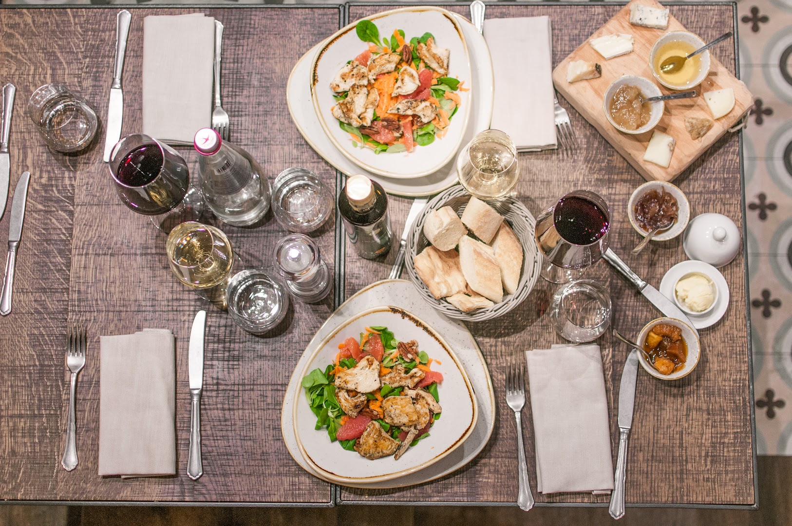 Numbs Le Bistro