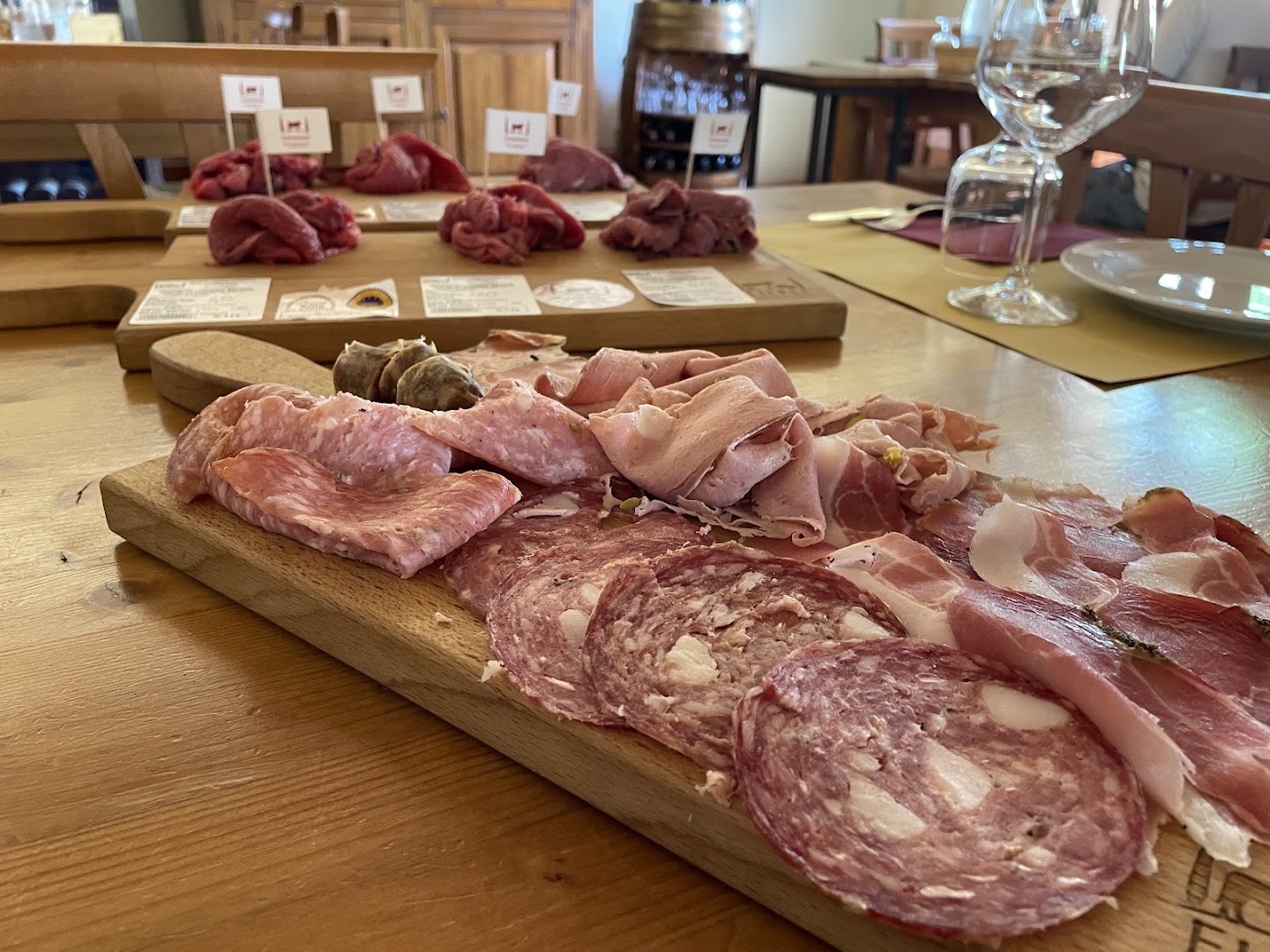 OFFICINA DELLA CHIANINA Fierli Agri-macelleria e Agri-ristoro