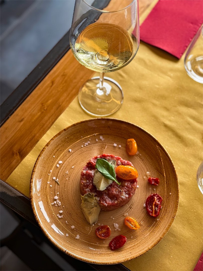 Oinos Wine Bistrot