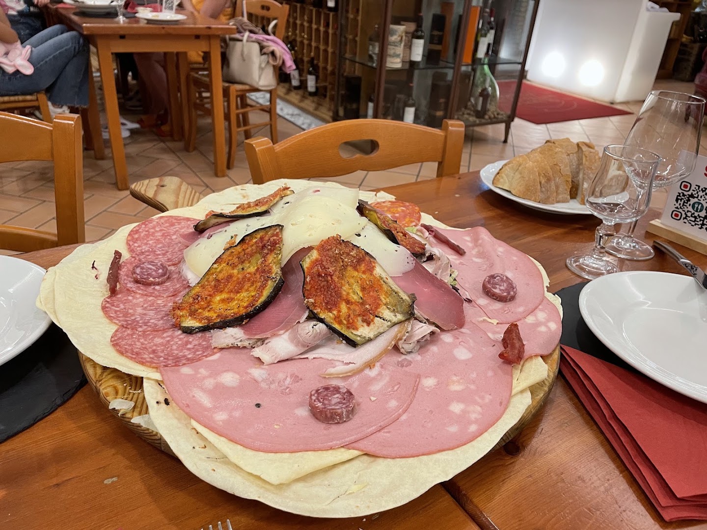 "Olimpia Mettete In Pompa" - Ristorante Vinoteca