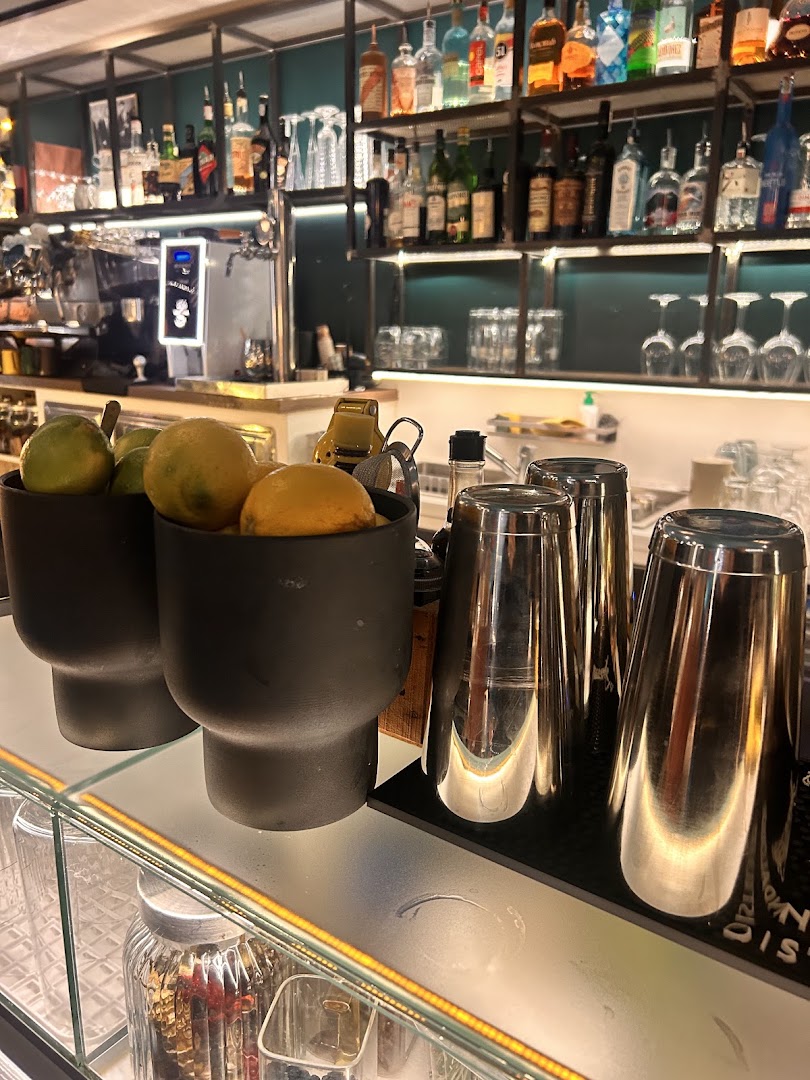 OLIVER COFFEE & TWIST